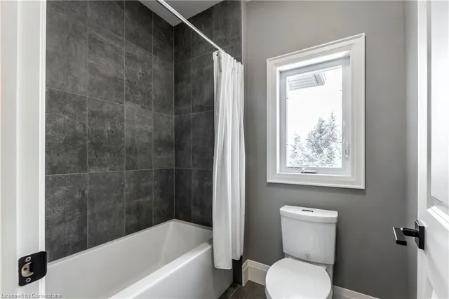 Additional image 23 of 4-258 Edgewater Cres