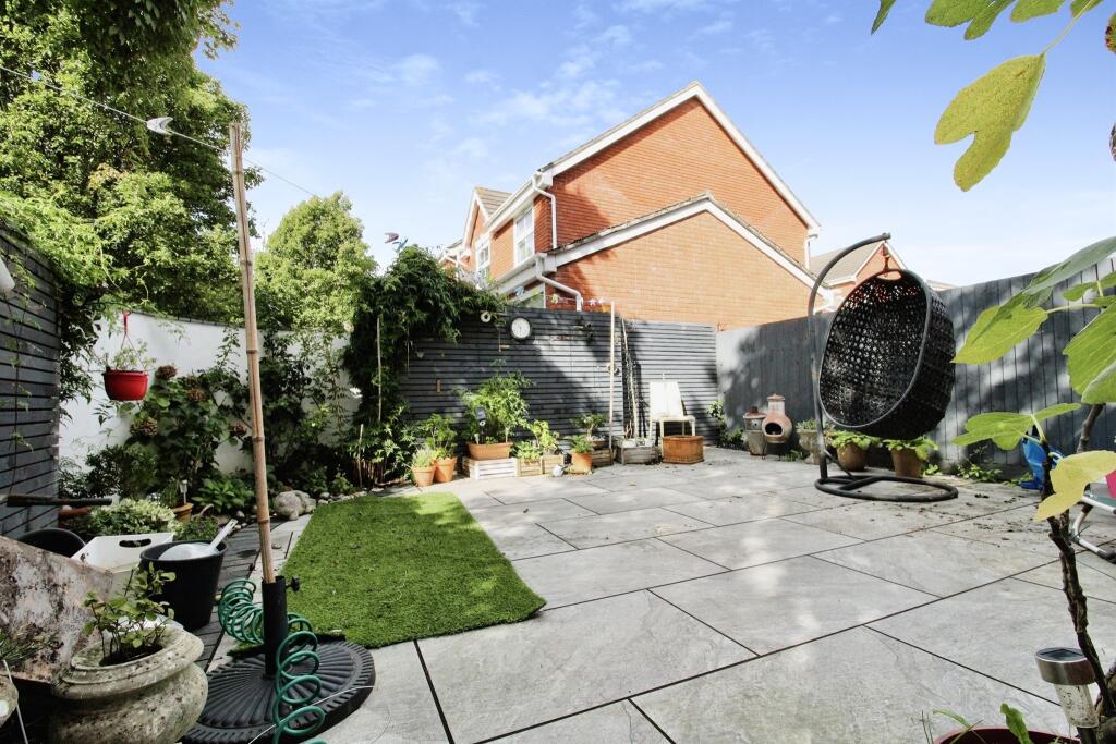 Additional image 3 of Rhodfa Sweldon, Barry