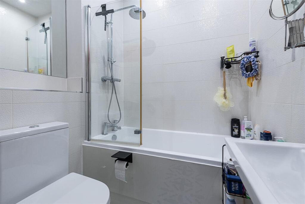 Additional image 8 of Woodland Court, Soothouse Spring, ST ALBANS