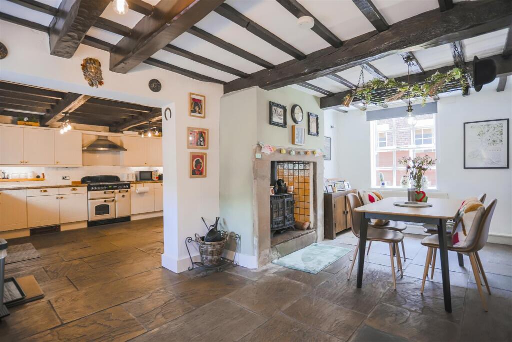 Additional image 2 of The Starkies, Bury