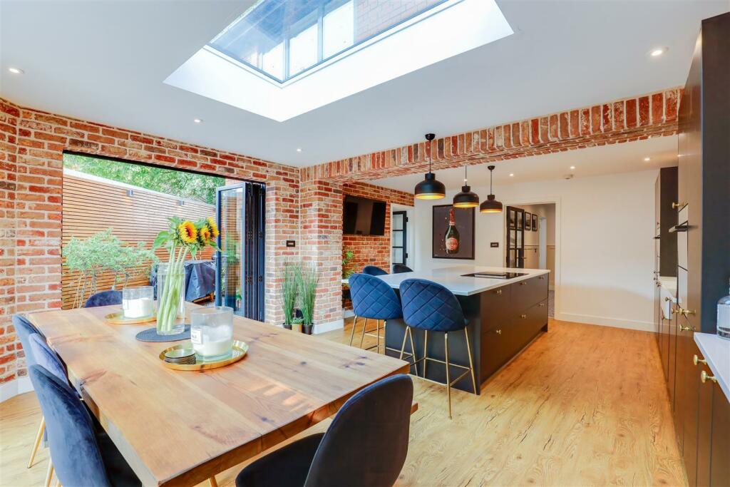 Additional image 3 of The Townhouse, 8 Pen Y Garth Mansions, 2 Stanwell Road, Penarth, CF64 3EA