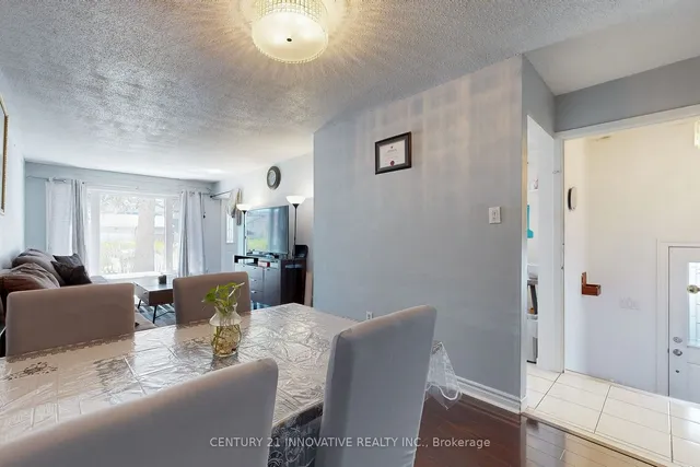 Additional image 10 of 18 Lowry Sq