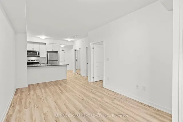 Additional image 4 of 460 Dundas St Unit 422