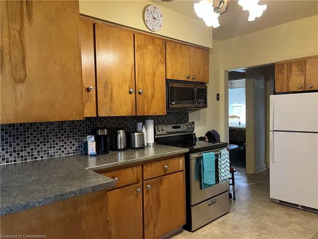 Additional image 6 of 258 Brucedale Ave