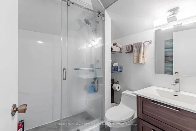 Additional image 22 of 119 Macpherson Ave