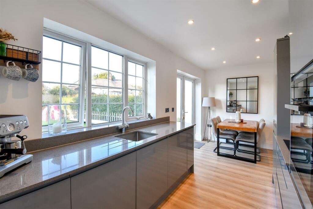 Additional image 5 of Bron Awelon, Barry