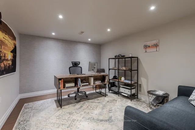 Additional image 35 of 2091 Canterbury Dr