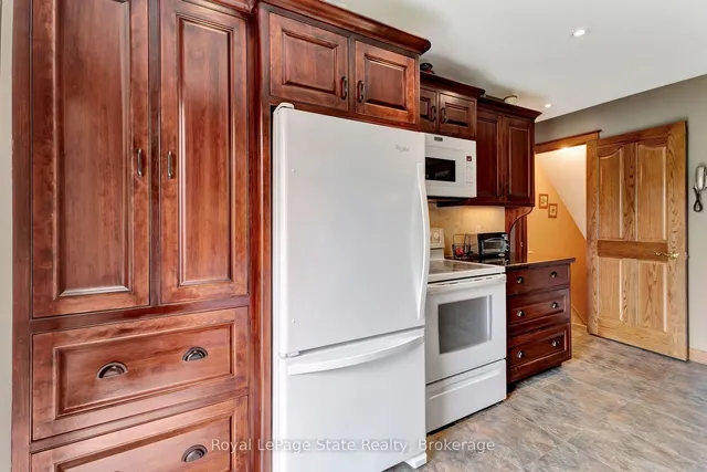 Additional image 20 of 685 Robson Rd