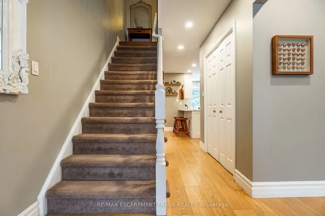 Additional image 6 of 371 Knightsbridge Cres