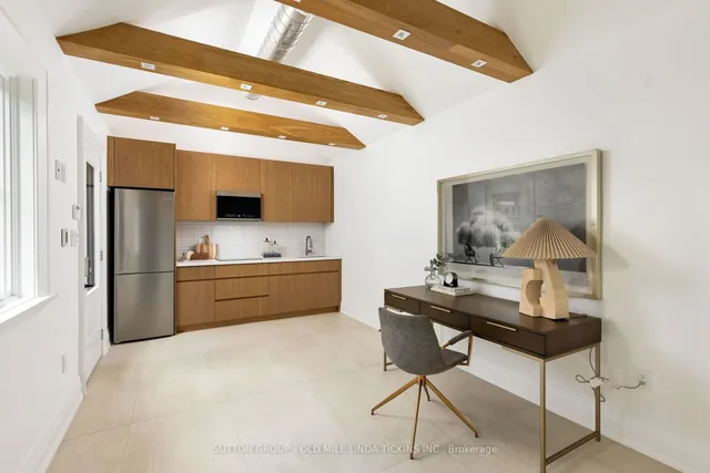 Additional image 19 of 88 Willingdon Blvd