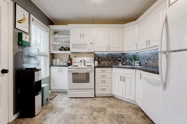 Additional image 12 of 64 Graham Ave