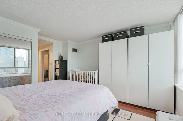 Additional image 16 of 633 Bay St Unit 1615