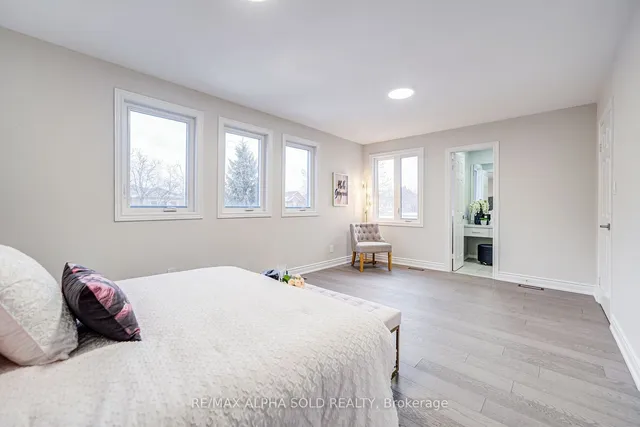 Additional image 23 of 126 Chapel Park Sq