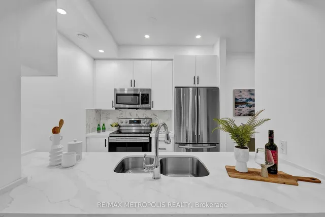 Additional image 15 of 295 Village Green Sq Unit TH55