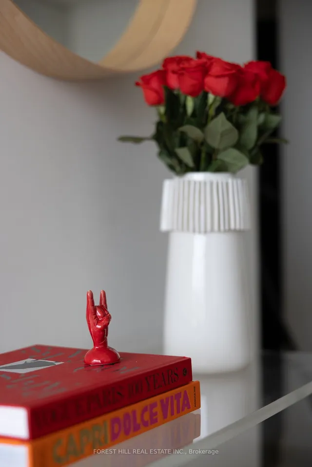 Additional image 11 of 151 Avenue Rd Unit 510