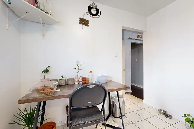 Additional image 15 of 18 Lowry Sq