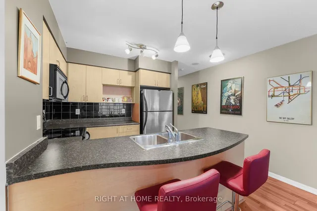 Additional image 12 of 18 Yonge St Unit 2315