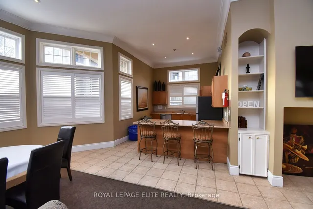 Additional image 31 of 2065 APPLEBY Line Unit 301