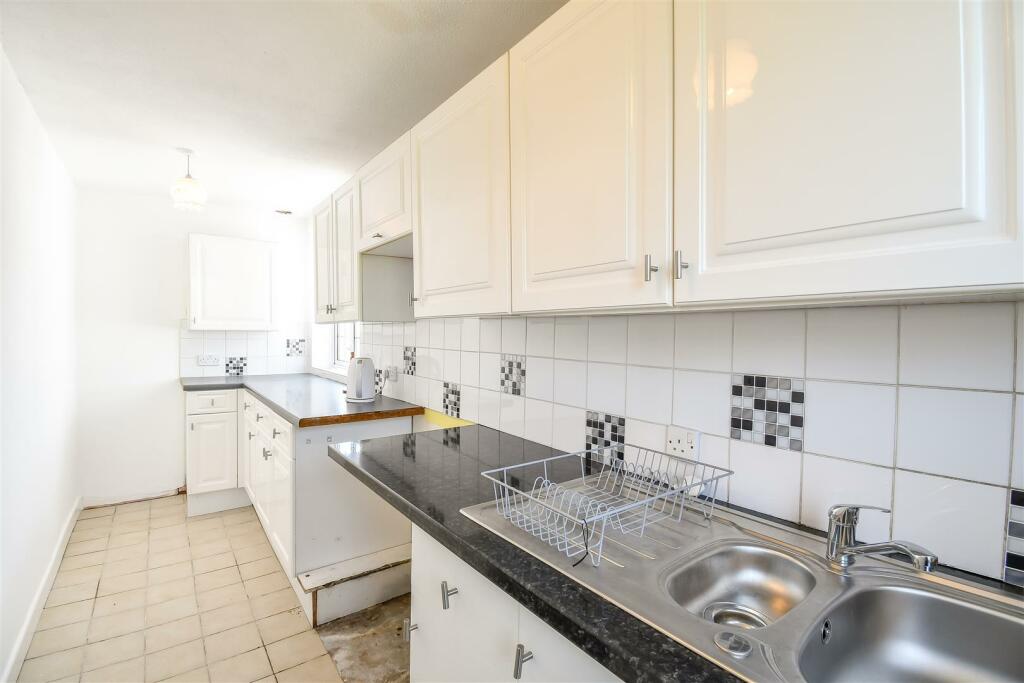 Additional image 4 of Bron Awelon, Barry