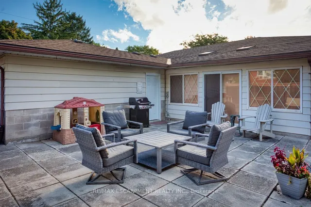 Additional image 33 of 984 Easterbrook Ave