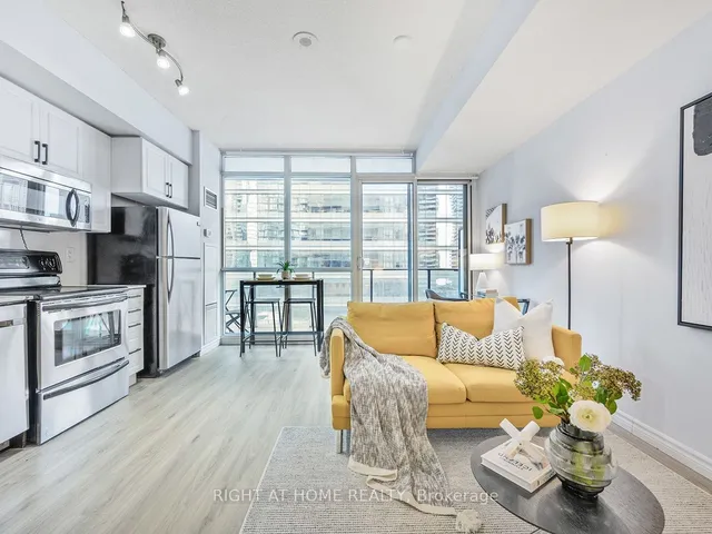 Additional image 4 of 65 Bremner Blvd Unit 1406