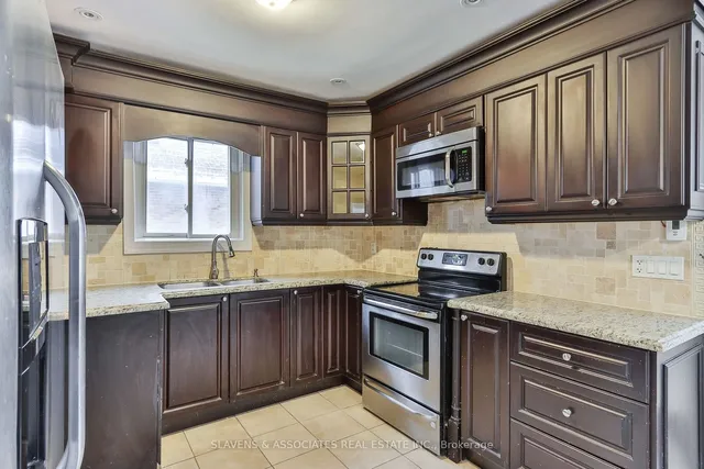 Additional image 5 of 262 Poyntz Ave