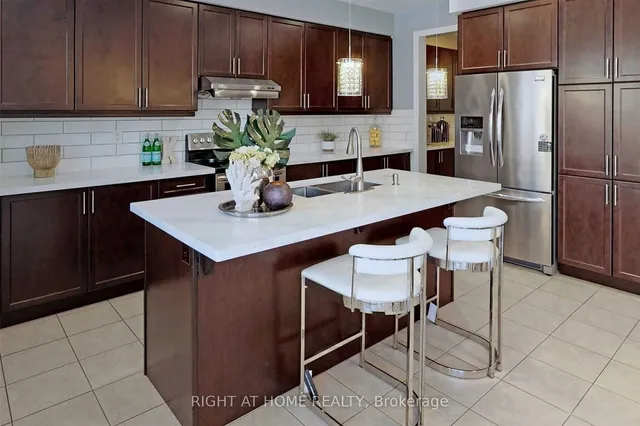 Additional image 16 of 1368 Connaught Terr