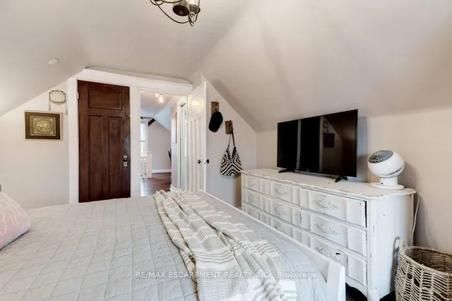 Additional image 30 of 64 Graham Ave