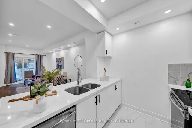 Additional image 11 of 295 Village Green Sq Unit TH55