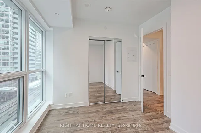 Additional image 4 of 327 King St Unit 1307