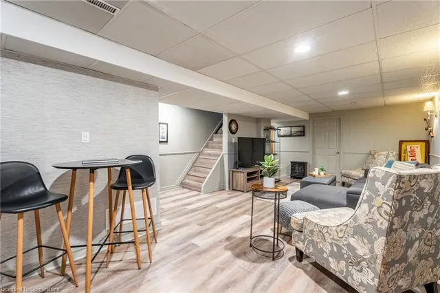 Additional image 40 of 371 Knightsbridge Cres