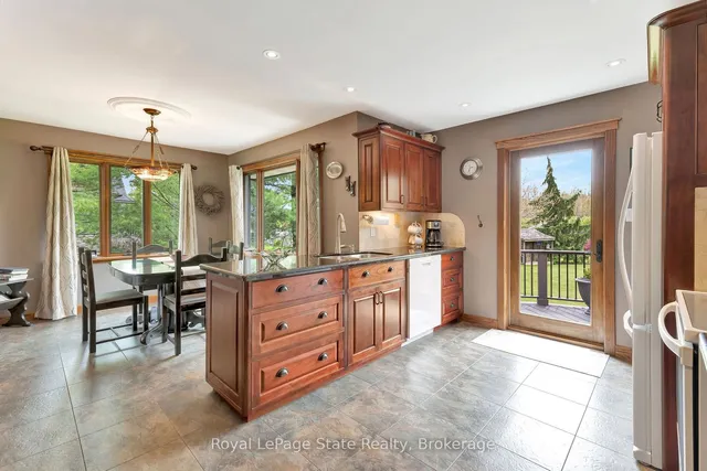 Additional image 17 of 685 Robson Rd