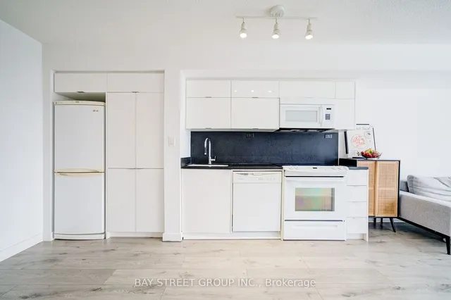 Additional image 18 of 21 Iceboat Terr Unit 1201