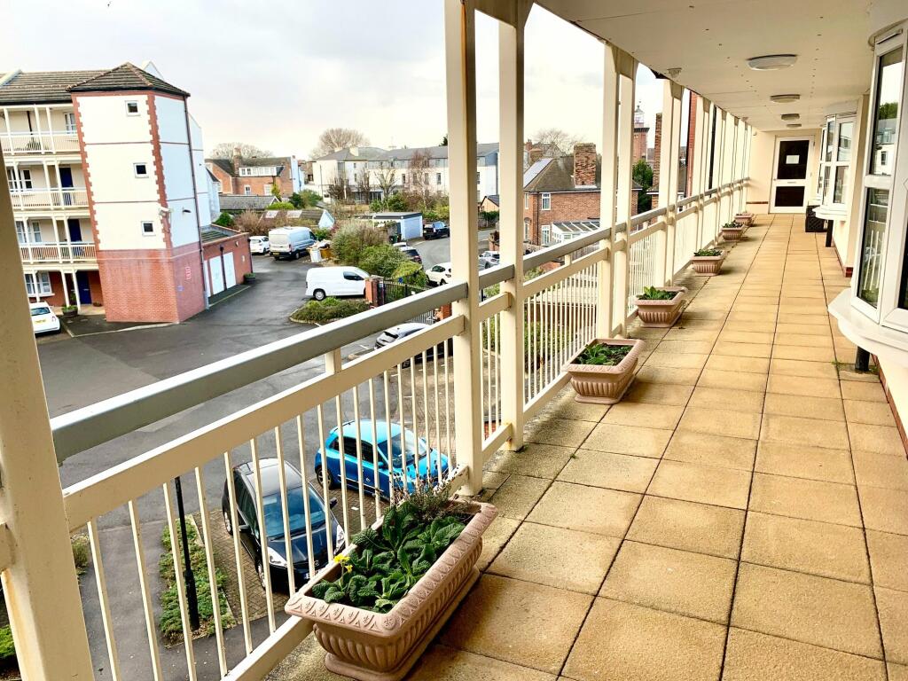 Market Street, Wirral, Merseyside, CH47