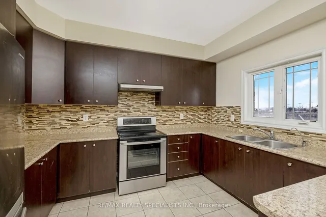 Additional image 16 of 220 Mclaughlin Ave