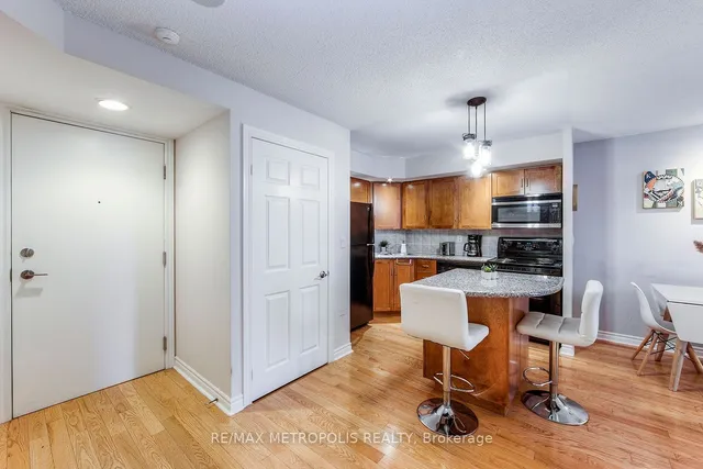 Additional image 7 of 270 Wellington St Unit 1002