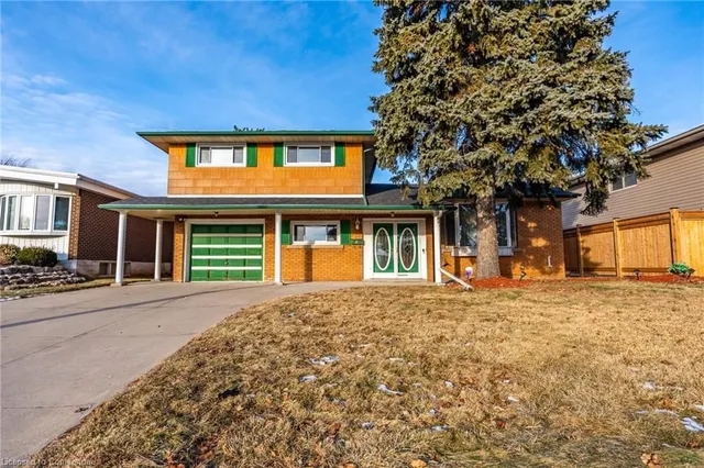 9 Laurier Ave