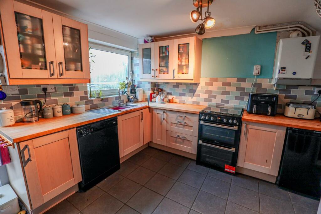 Additional image 5 of 2 Eurgan Close, Llantwit Major, Vale Of Glamorgan, CF61 1QY