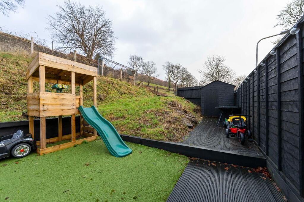 Additional image 39 of Brynyderw, Oakland Street, Bedlinog, Treharris