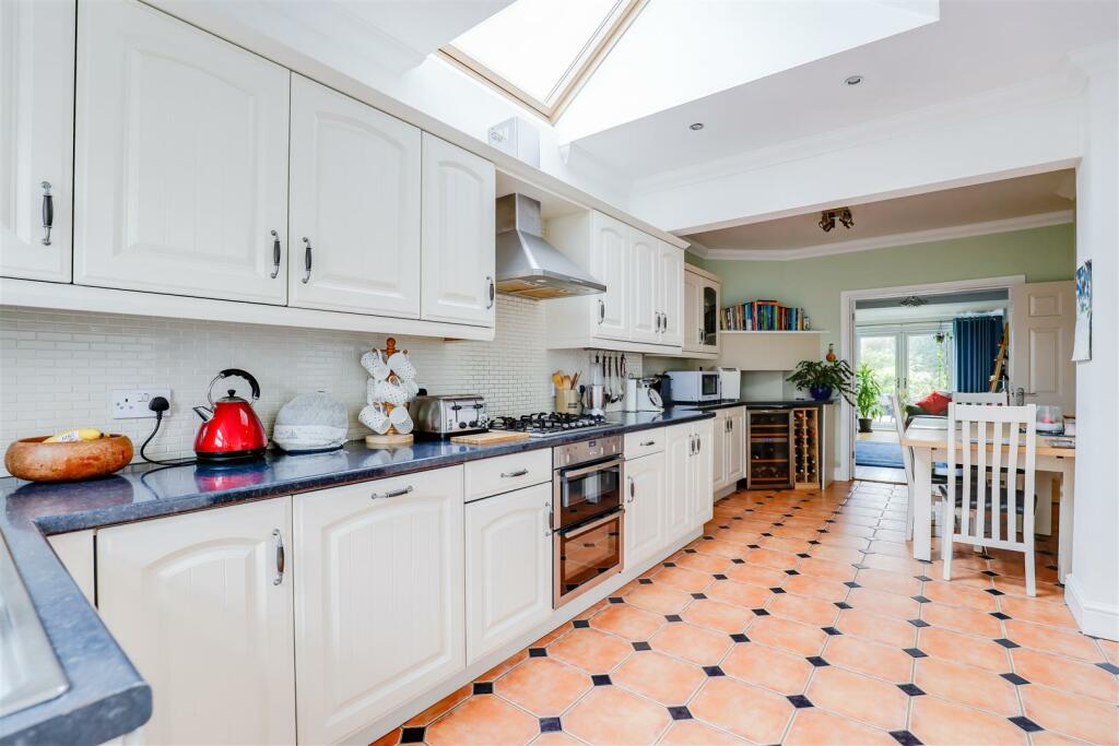 Additional image 12 of Craig Yr Eos Road, Ogmore-By-Sea, Vale Of Glamorgan, CF32 0PG