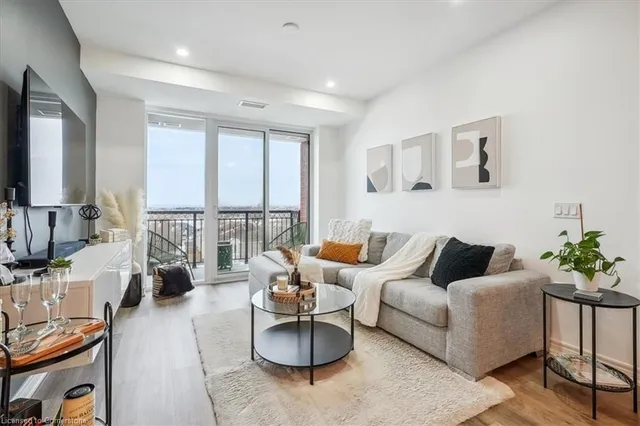 Additional image 6 of 2750 King St Unit 404