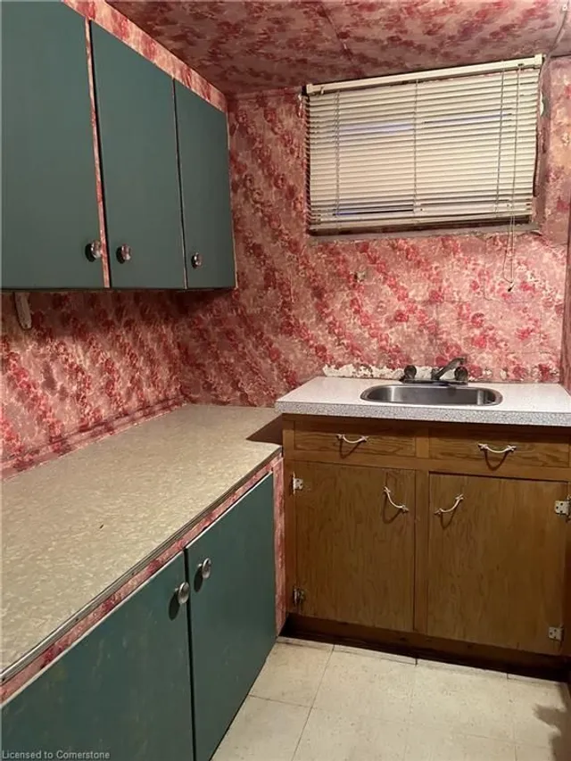 Additional image 19 of 258 Brucedale Ave