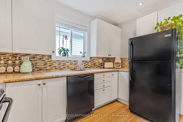 Additional image 32 of 37 East 23rd St