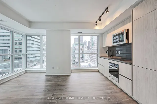 Additional image 21 of 327 King St Unit 1307