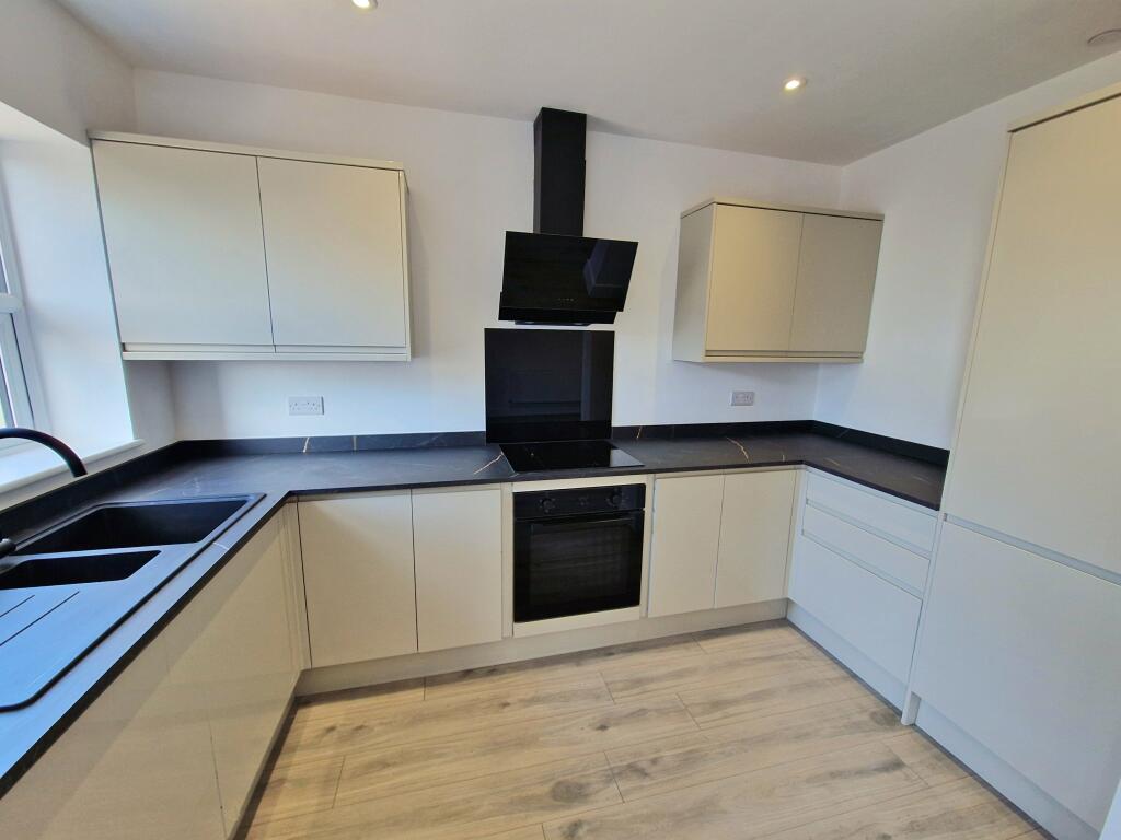 Additional image 4 of FLAT 2, 90 JOHN STREET, PORTHCAWL, CF36 3DT