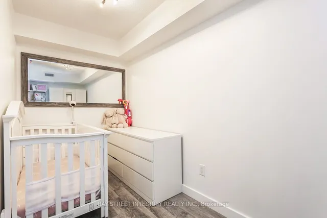 Additional image 18 of 15 Singer Crt Unit 715