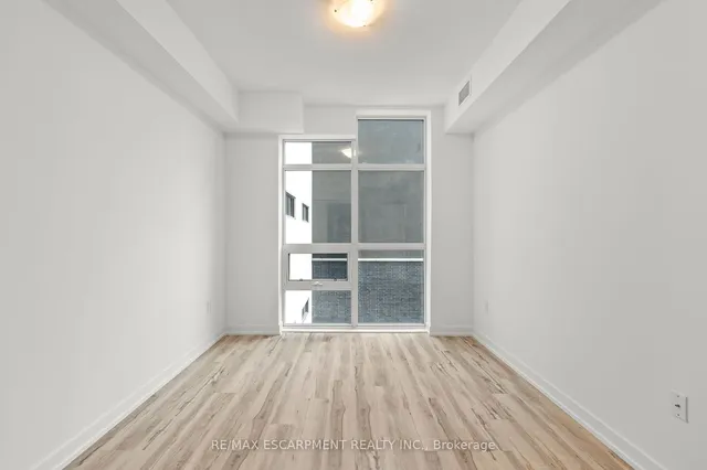 Additional image 6 of 460 Dundas St Unit 422