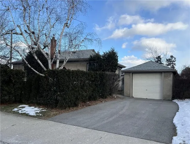 Additional image 5 of 258 Brucedale Ave