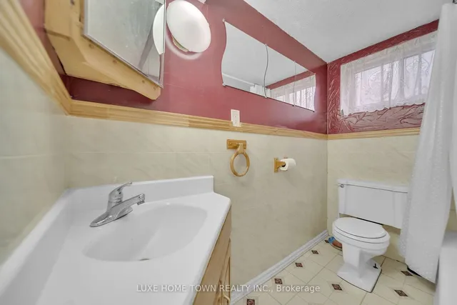Additional image 30 of 102 Brenda Cres