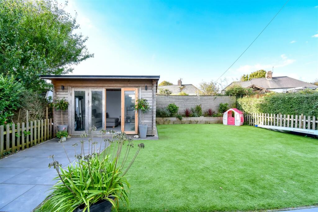 Additional image 20 of Bron Awelon, Barry